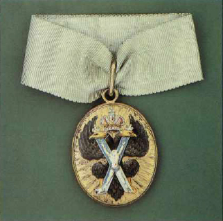 Медальон с изображением ордена св. Андрея Первозванного.